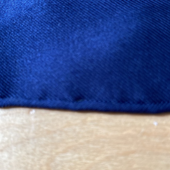 Hermes Eperon D'Or forever scarf approx 35”x35” silk, hand stitched rolled edges - Picture 4 of 16